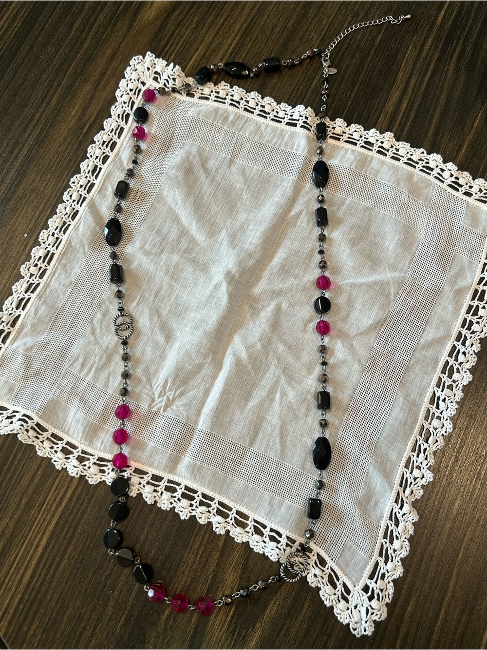 Lia Sophia Necklace 🖤🩷💜🖤 Long, Layered Necklace in Black and Fuchsia Beads